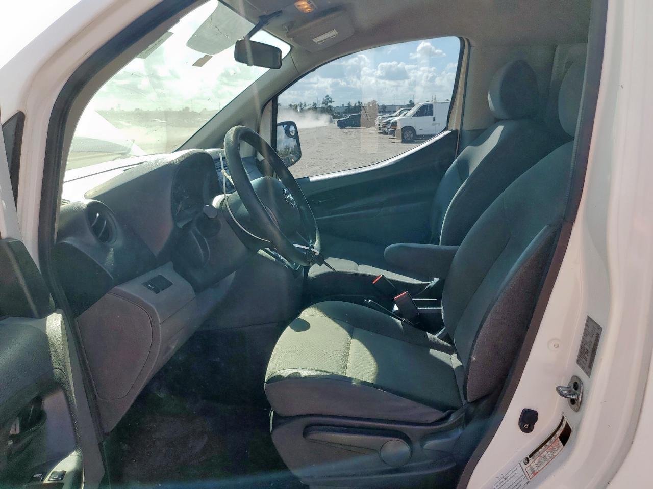 2017 NISSAN NV 200