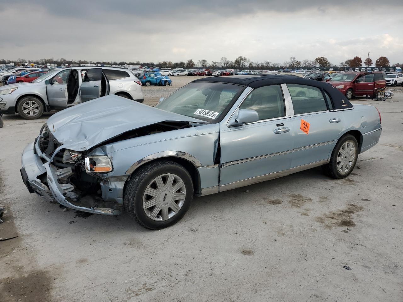 2005 LINCOLN Town Car