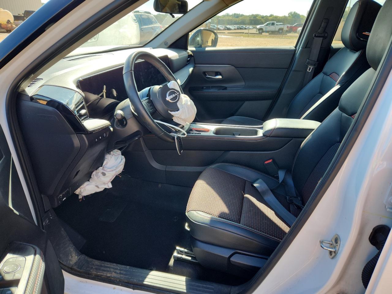2025 NISSAN KICKS