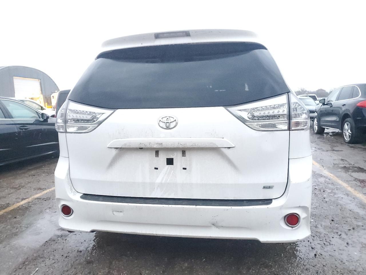 2016 TOYOTA SIENNA