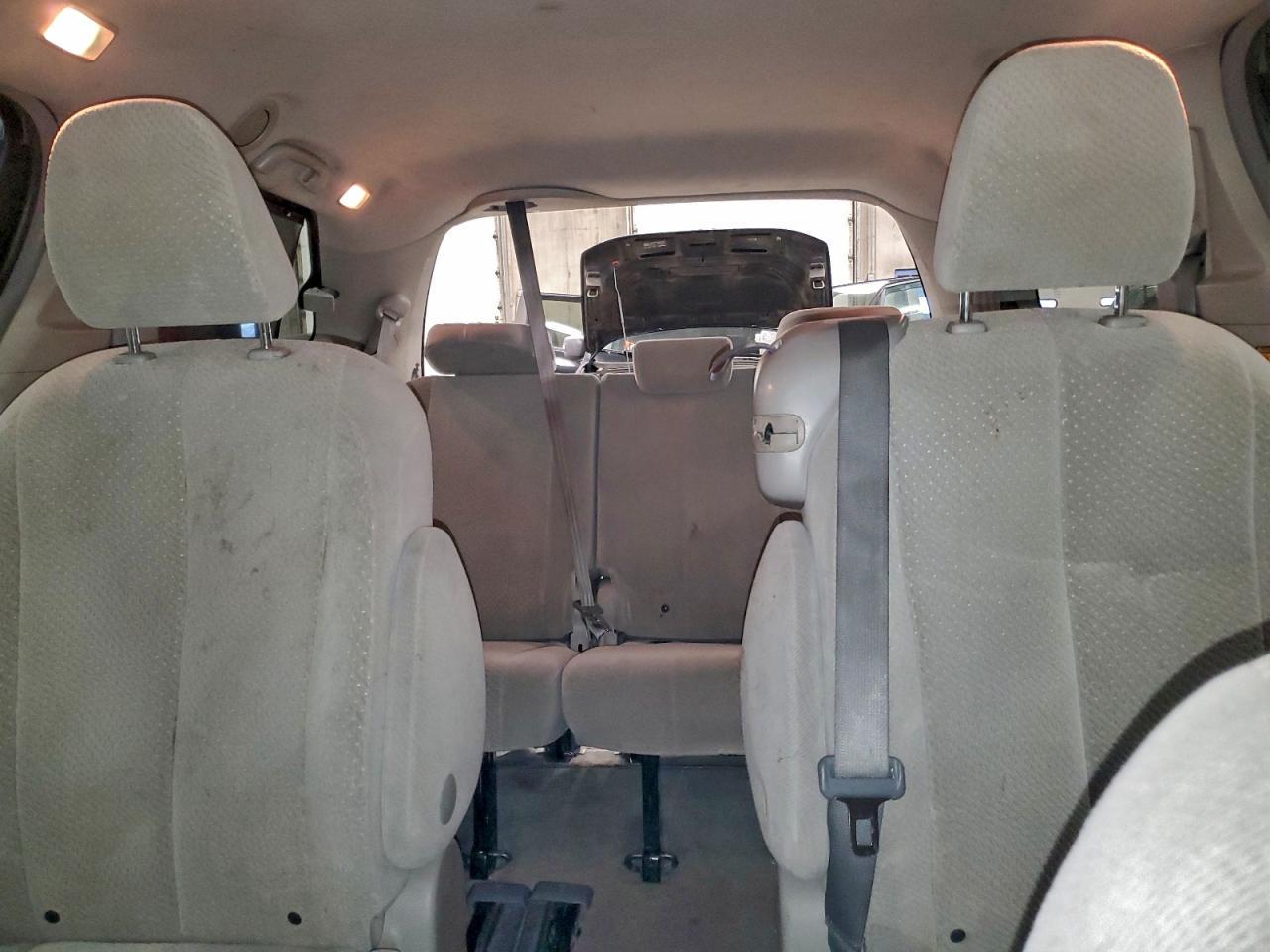 2011 TOYOTA SIENNA