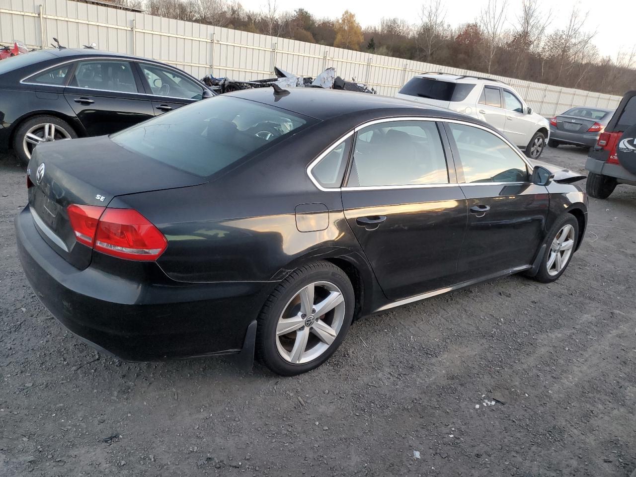2013 VOLKSWAGEN Passat