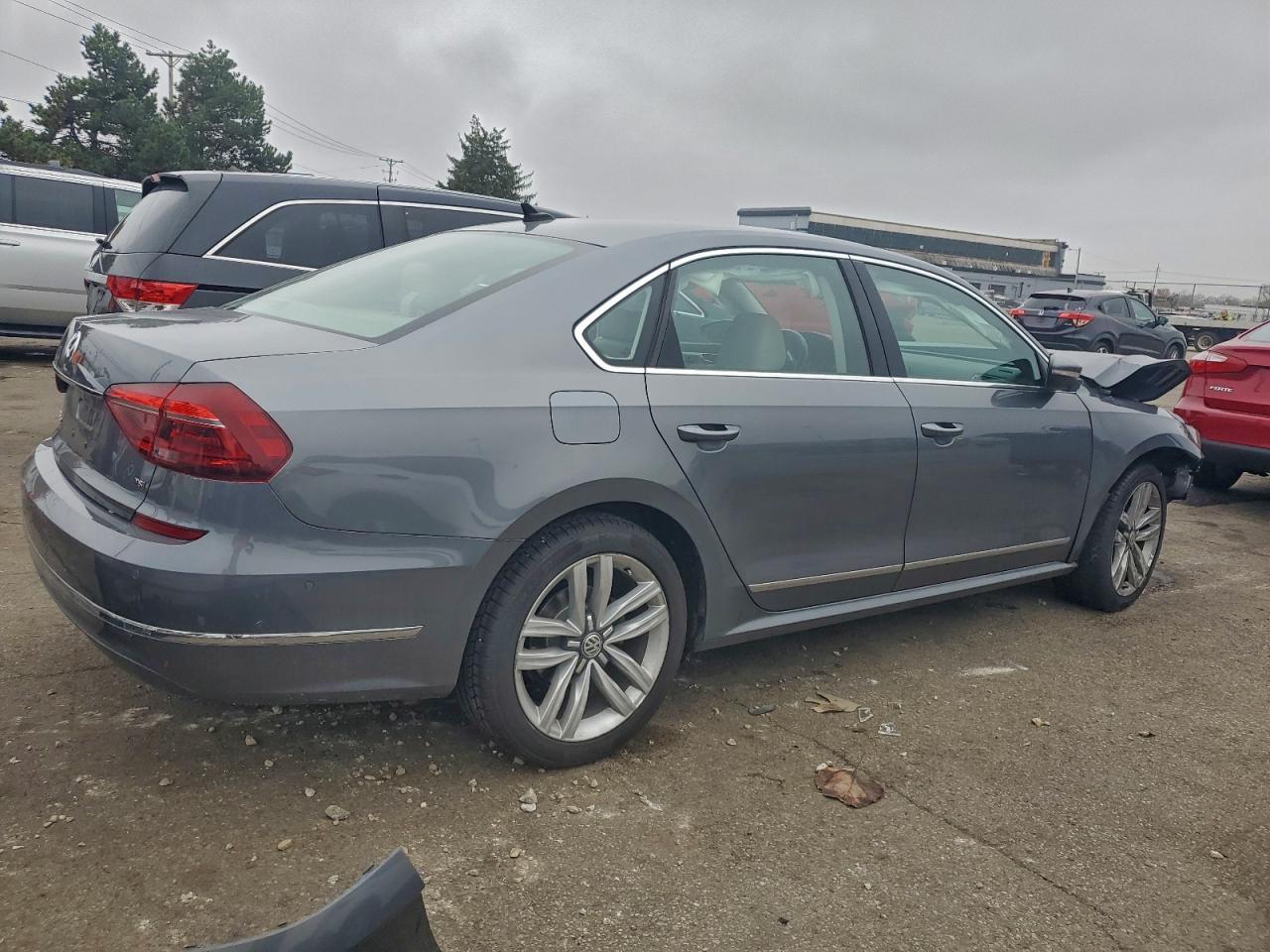 2017 VOLKSWAGEN Passat