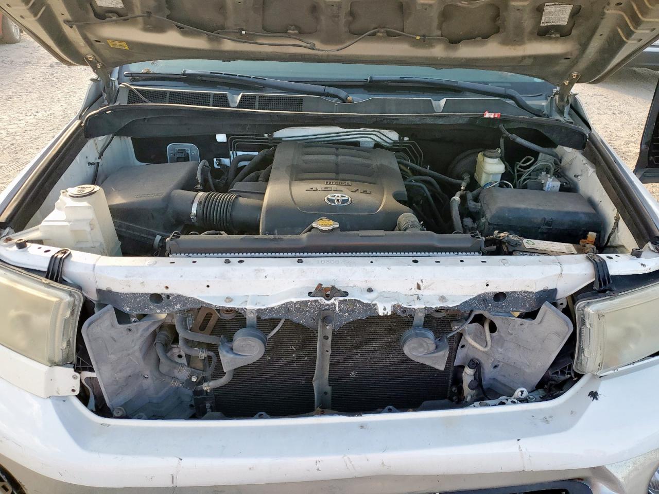 2011 TOYOTA TUNDRA