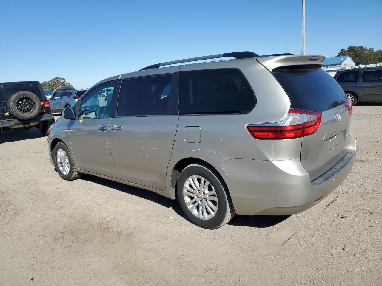 2017 TOYOTA SIENNA