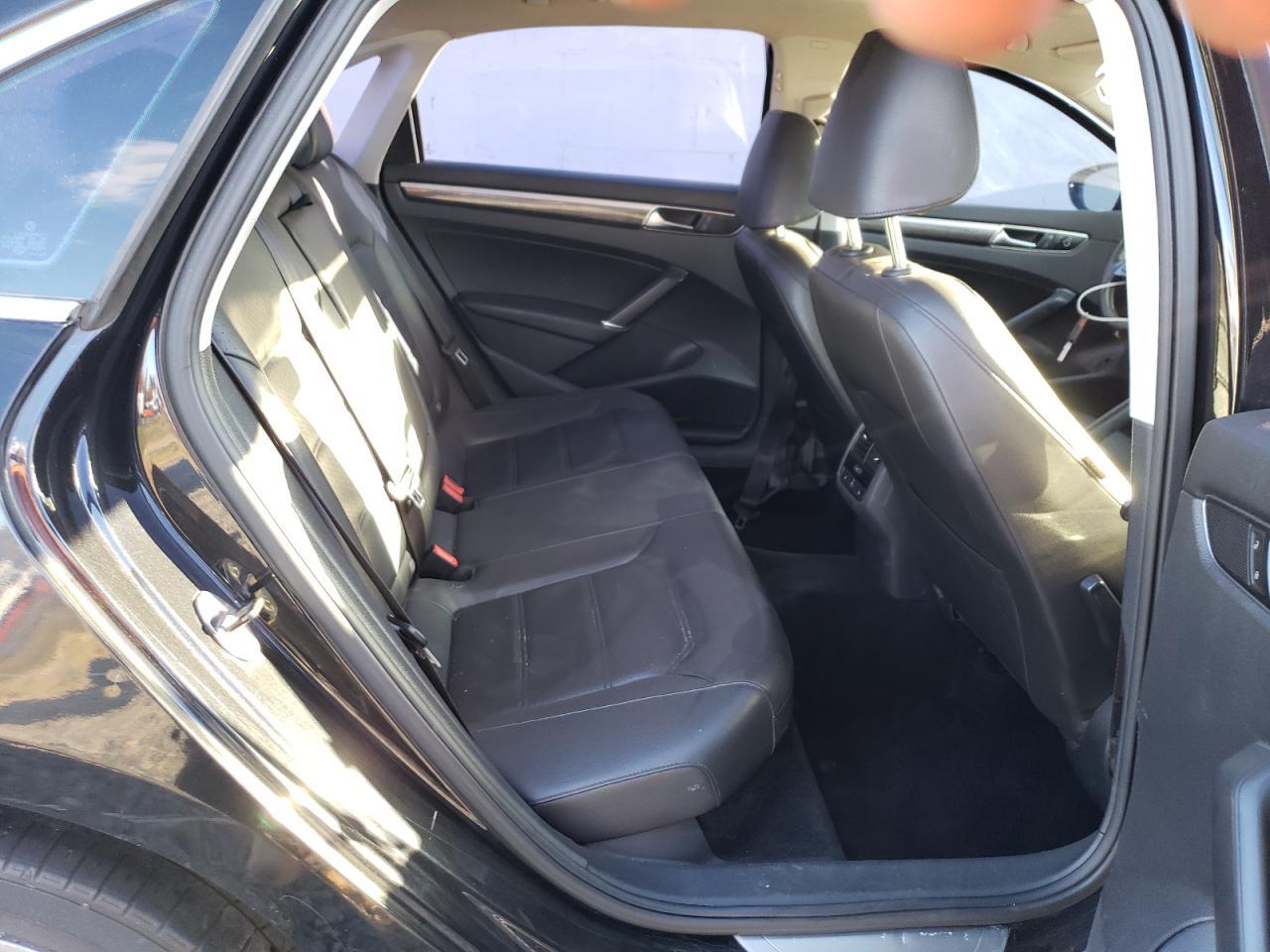 2017 VOLKSWAGEN Passat