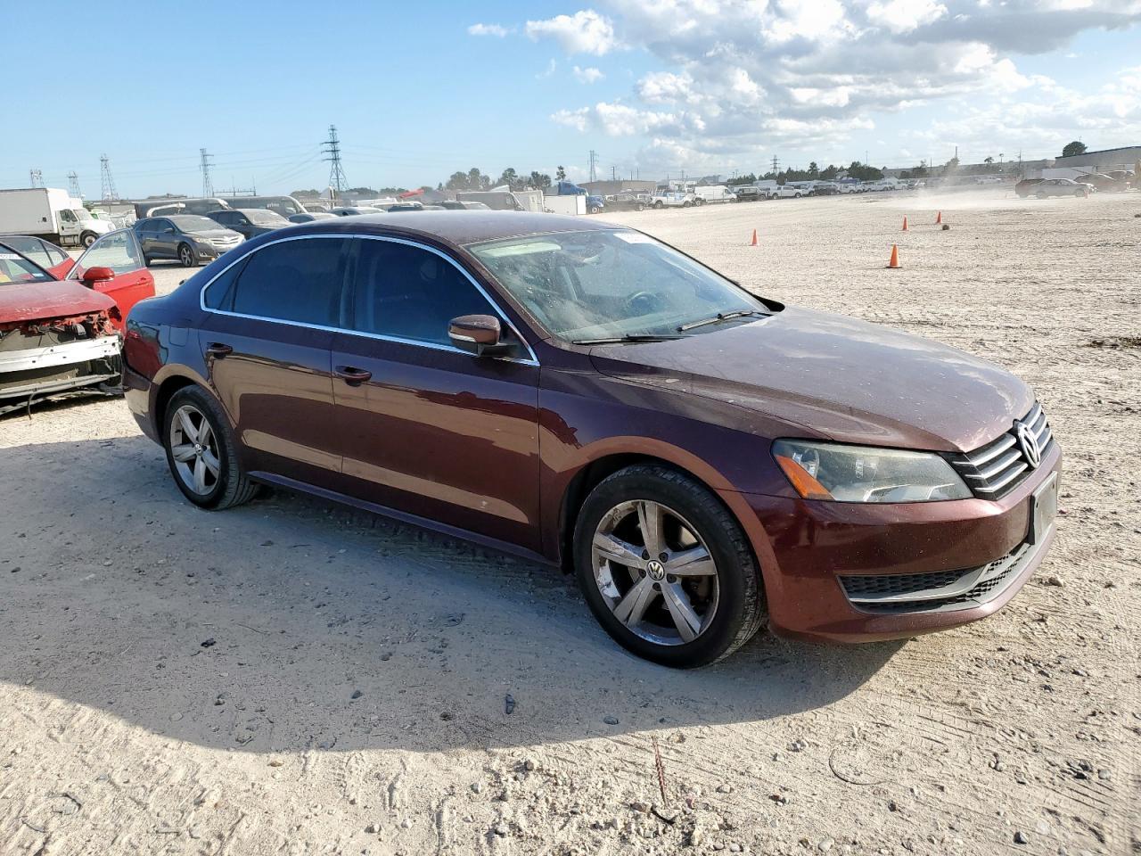 2013 VOLKSWAGEN Passat