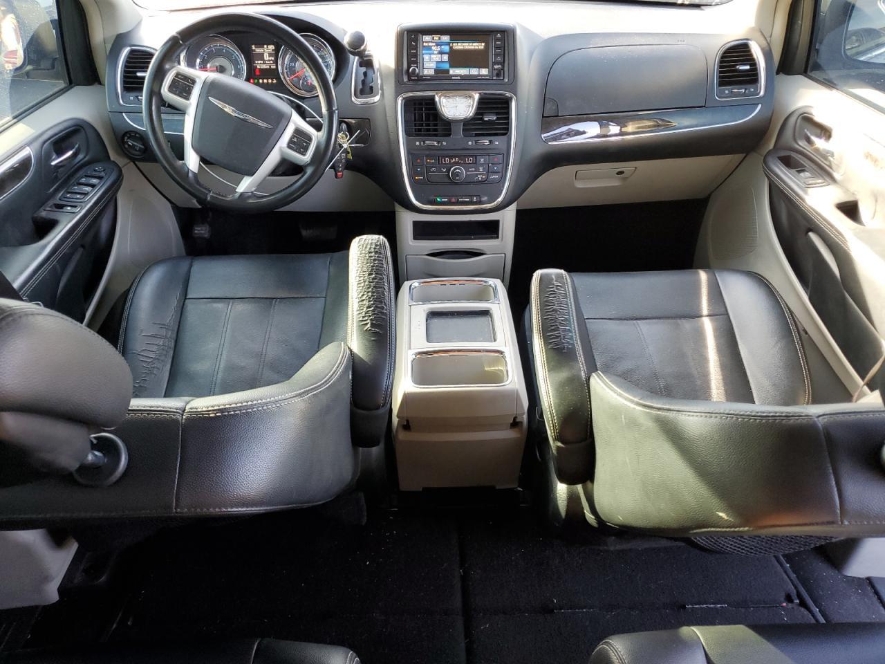 2016 CHRYSLER Town & Country