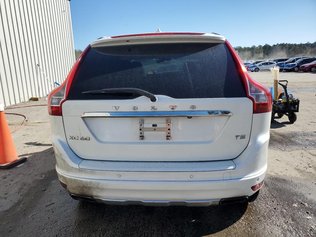 2015 VOLVO XC60