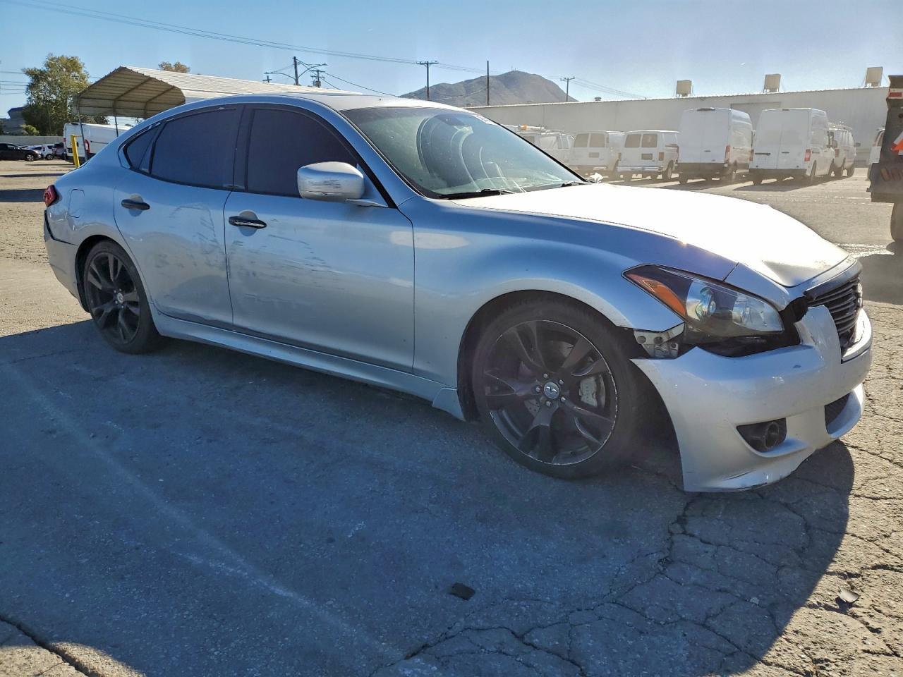 2011 INFINITI M37