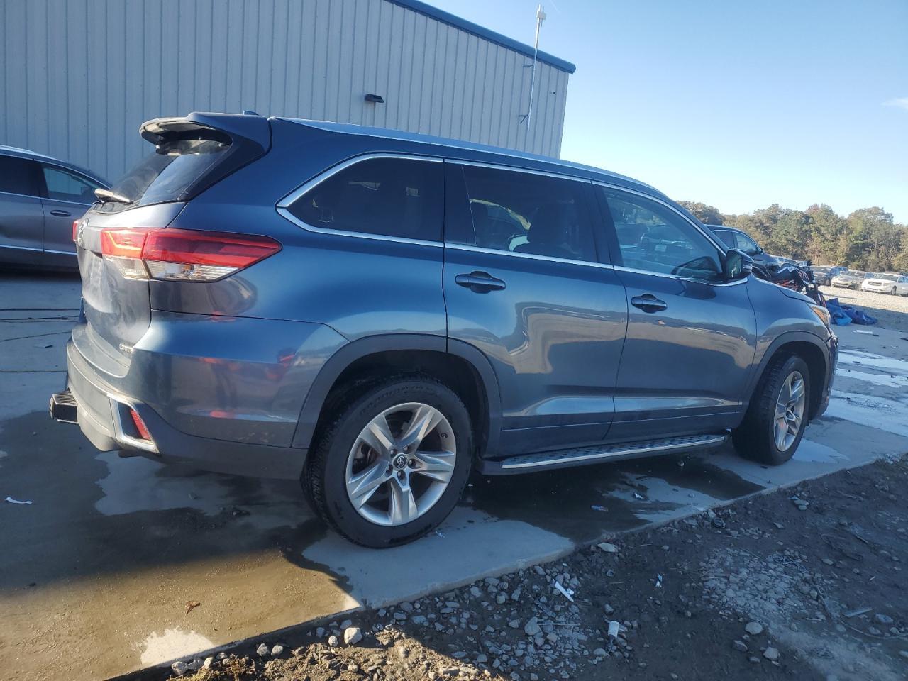 2017 TOYOTA HIGHLANDER