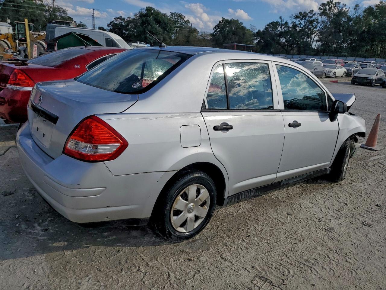 2009 NISSAN VERSA