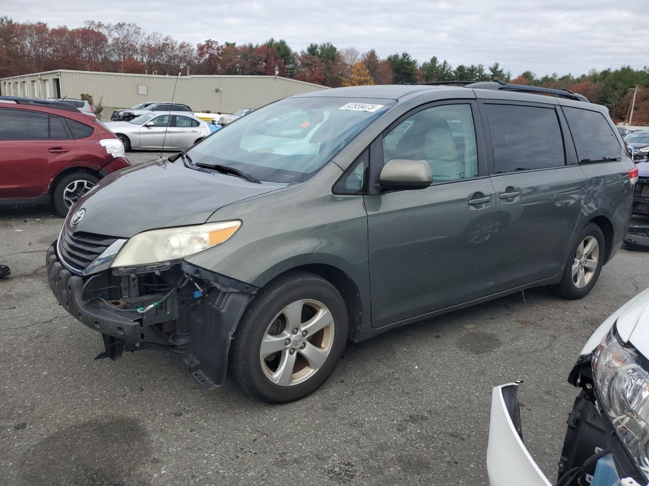 2013 TOYOTA SIENNA