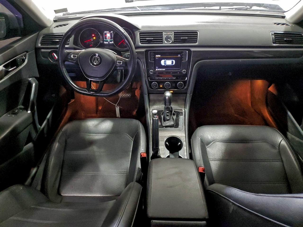 2017 VOLKSWAGEN Passat