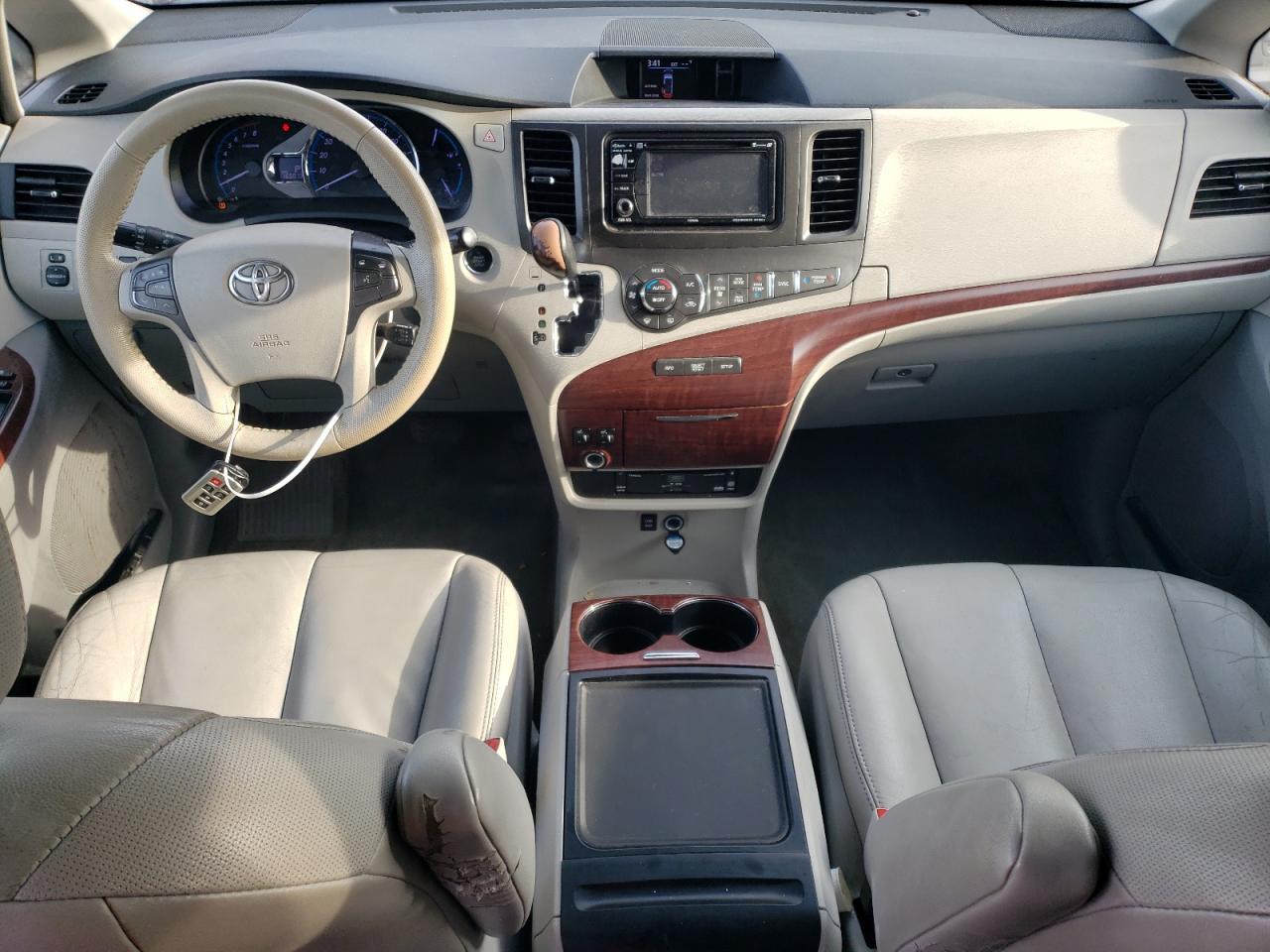 2014 TOYOTA SIENNA