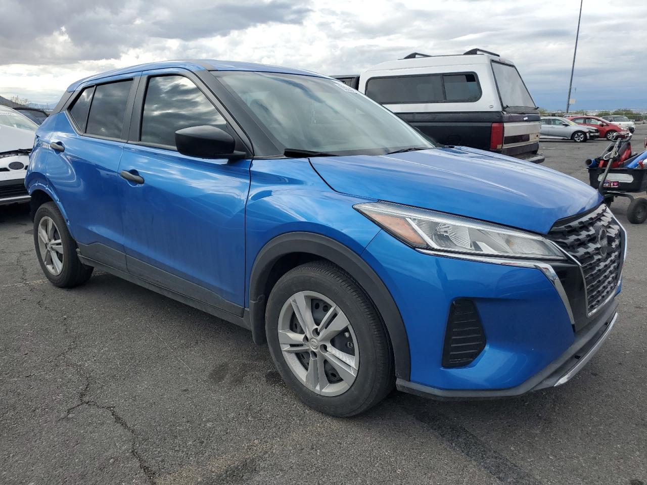 2024 NISSAN KICKS