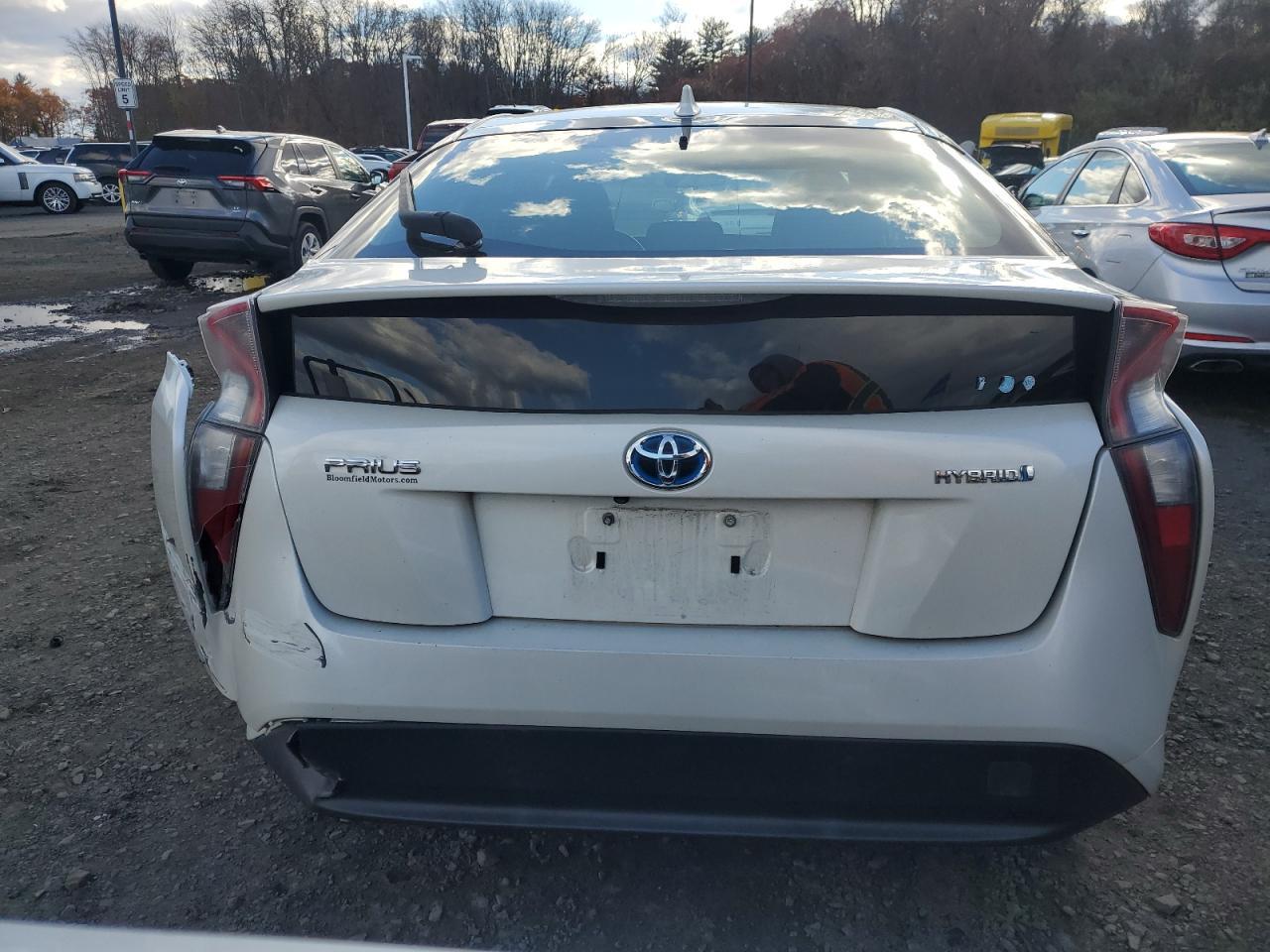 2016 TOYOTA PRIUS