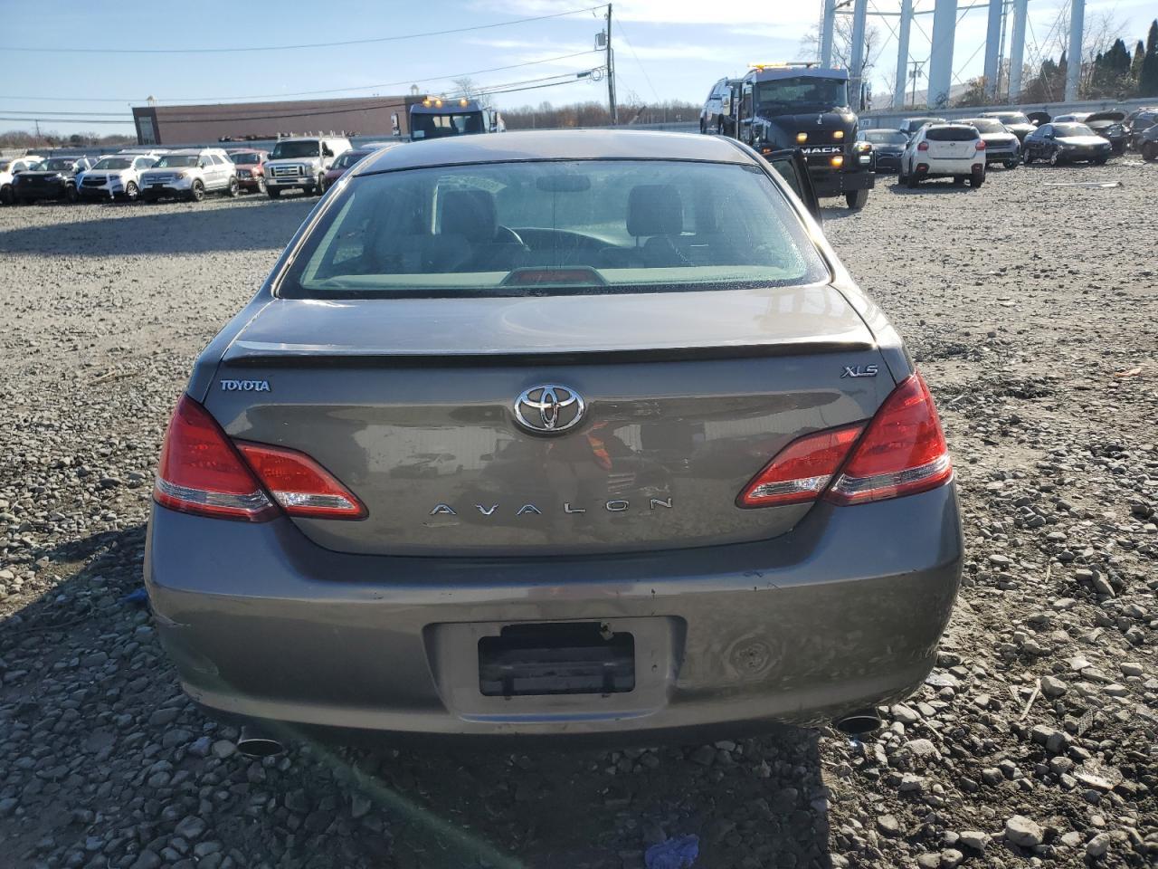 2005 TOYOTA Avalon