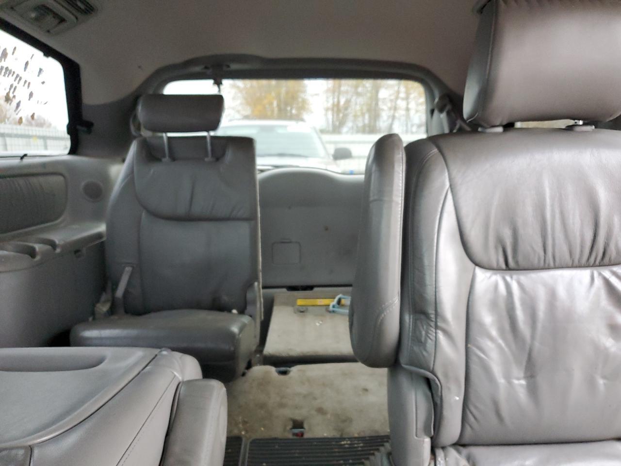 2005 TOYOTA SIENNA