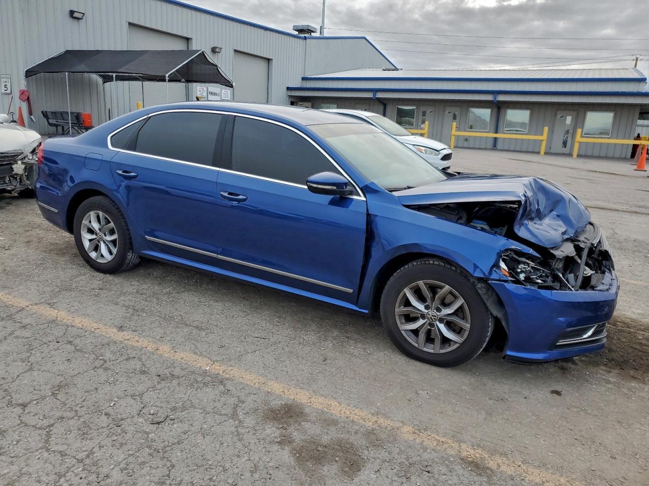 2016 VOLKSWAGEN Passat