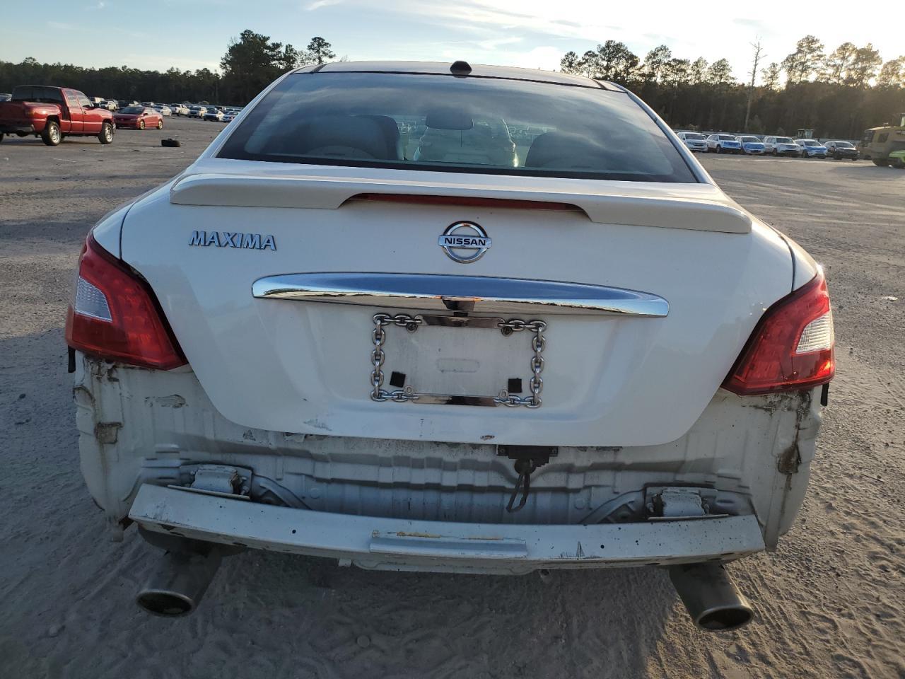 2011 NISSAN Maxima