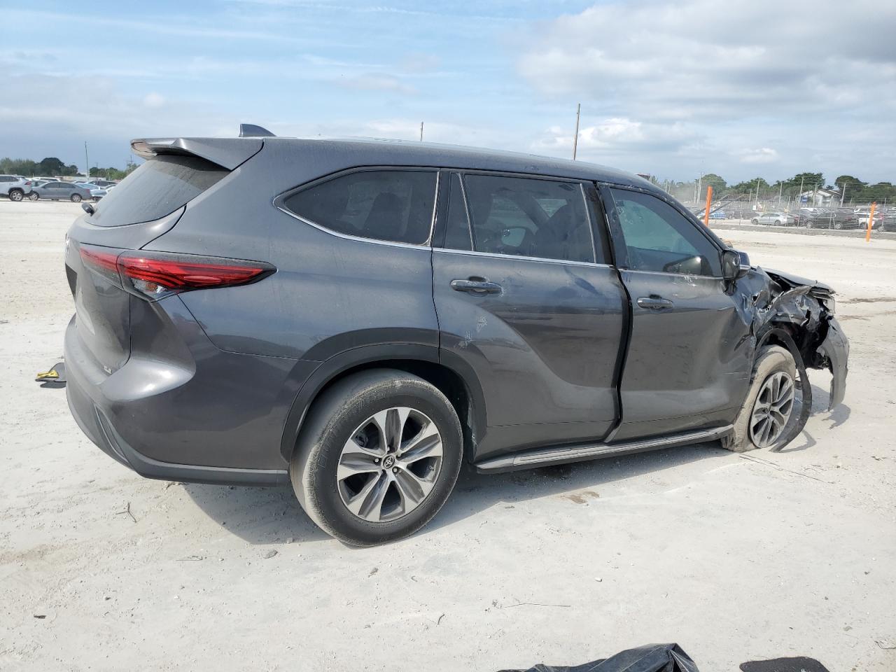 2022 TOYOTA HIGHLANDER