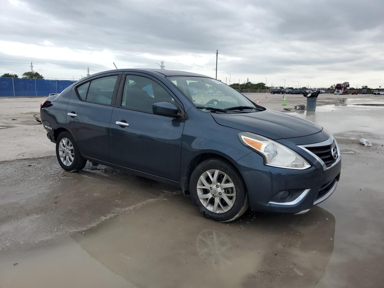 2017 NISSAN VERSA