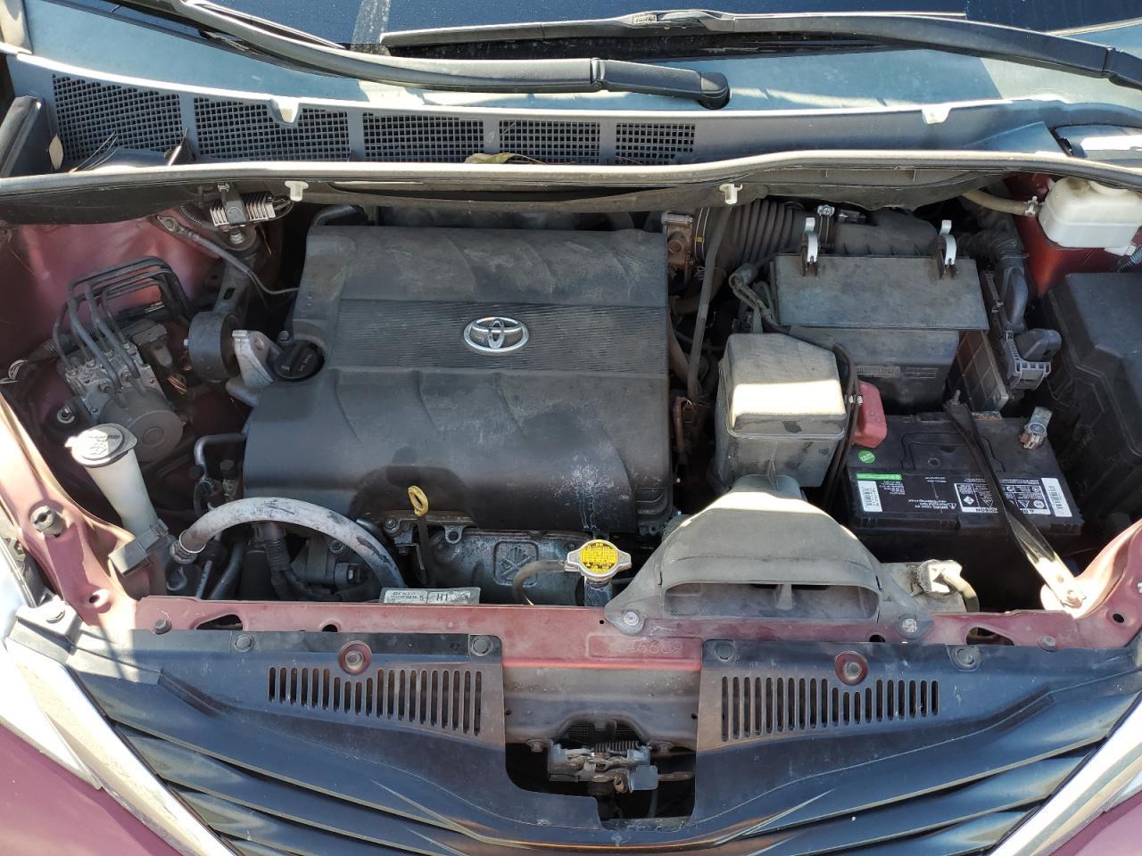 2014 TOYOTA SIENNA
