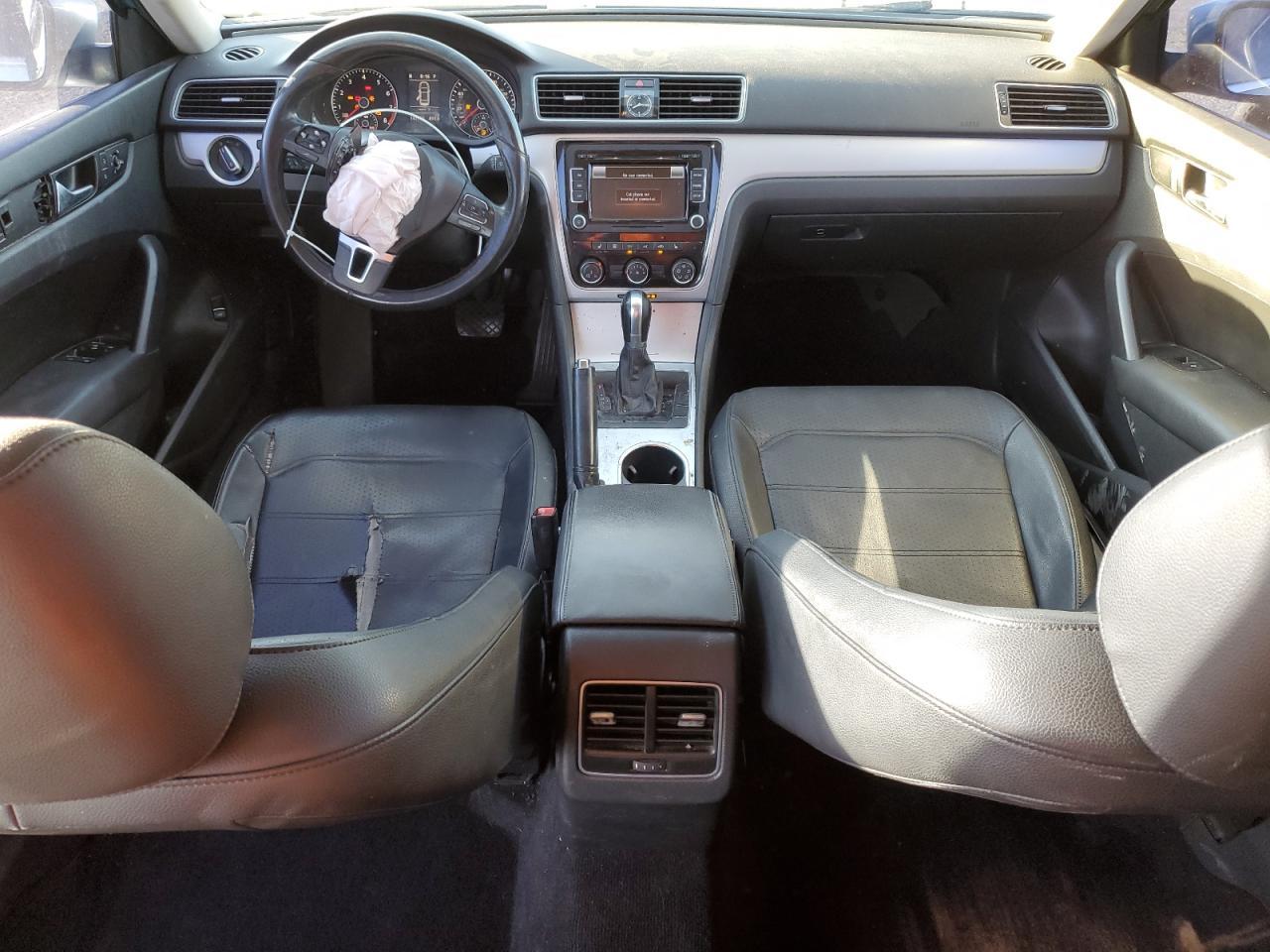 2013 VOLKSWAGEN Passat