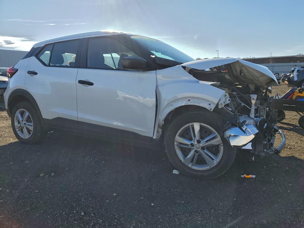 2024 NISSAN KICKS
