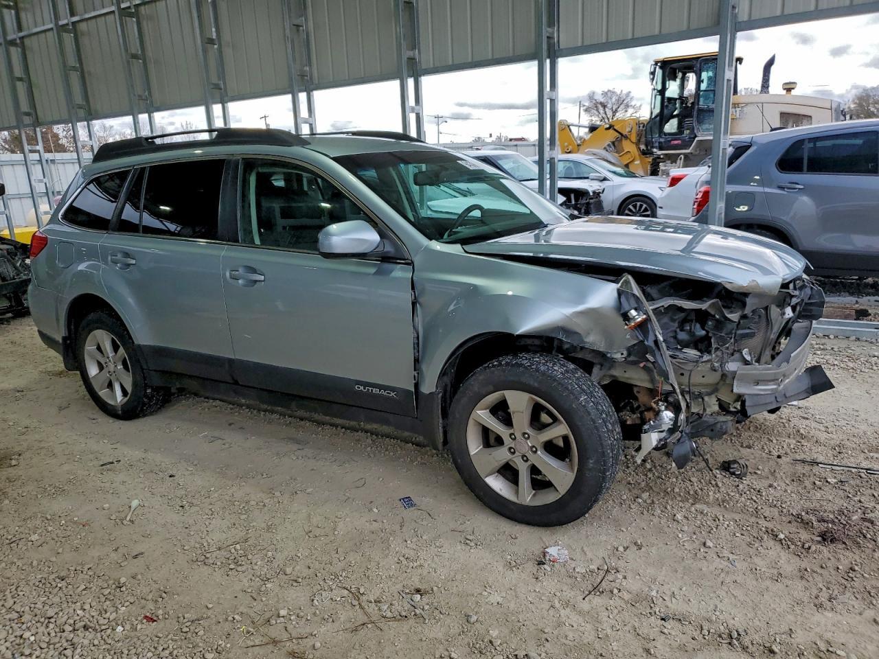2013 SUBARU Outback