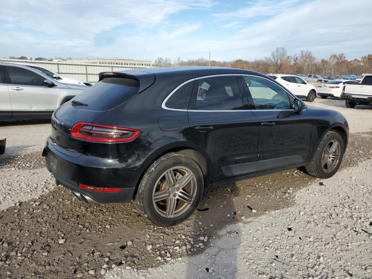 2016 PORSCHE Macan