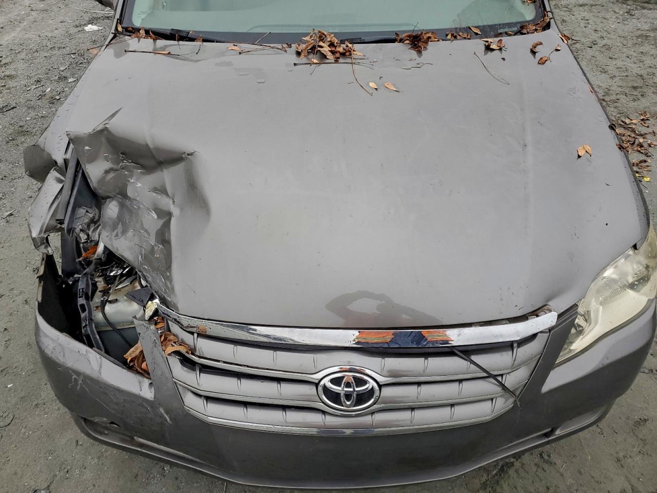 2005 TOYOTA Avalon