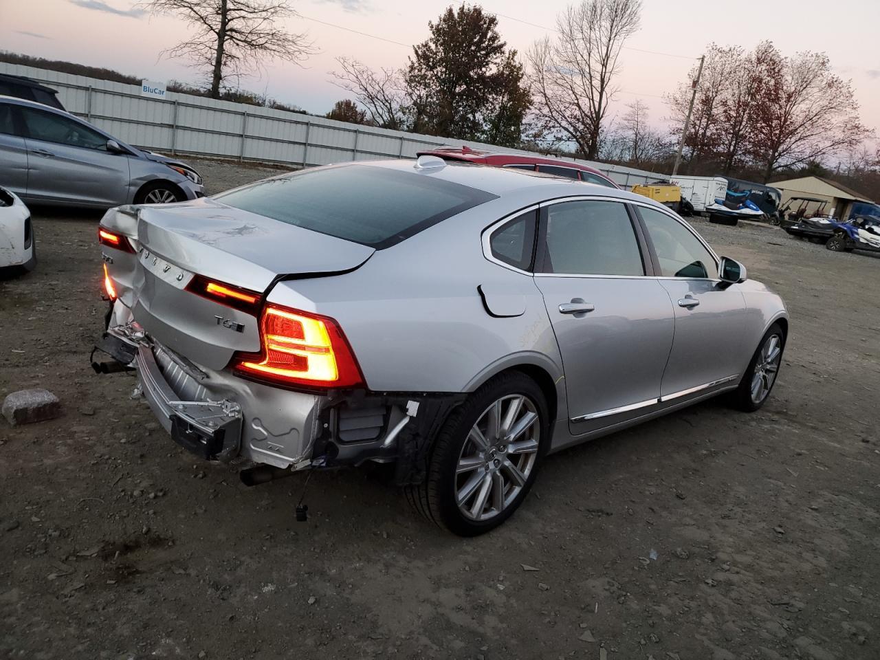 2018 VOLVO S90