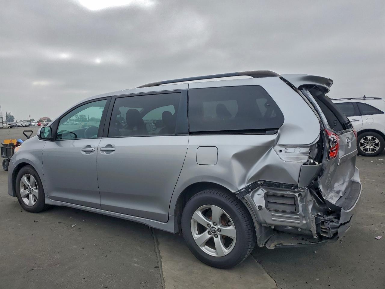 2018 TOYOTA SIENNA