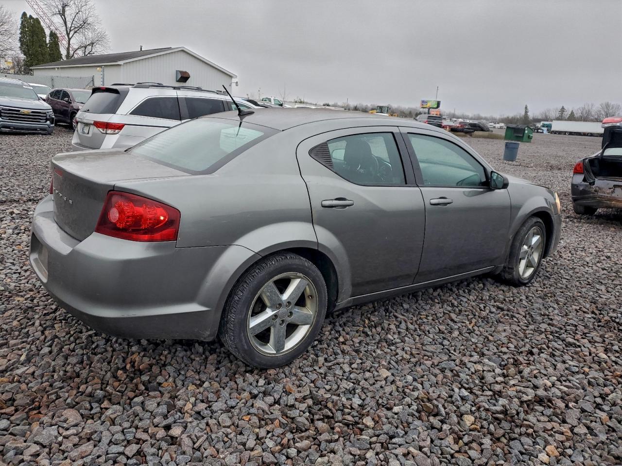 2013 DODGE Avenger