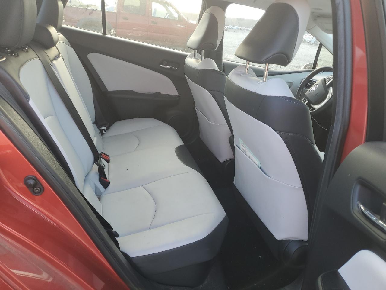 2016 TOYOTA PRIUS