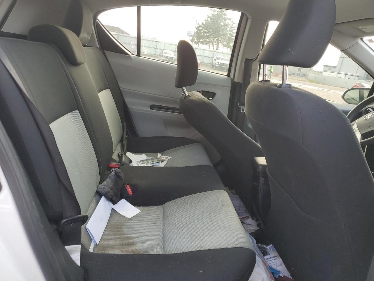 2013 TOYOTA Prius c