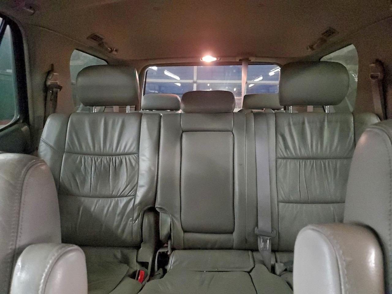 2004 TOYOTA Sequoia