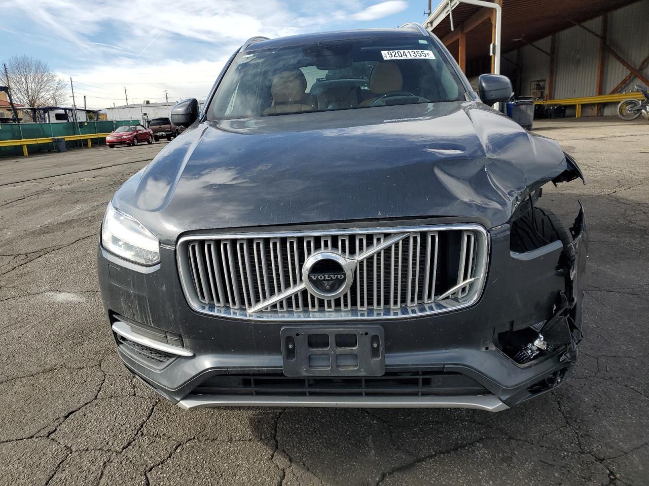 2017 VOLVO XC90