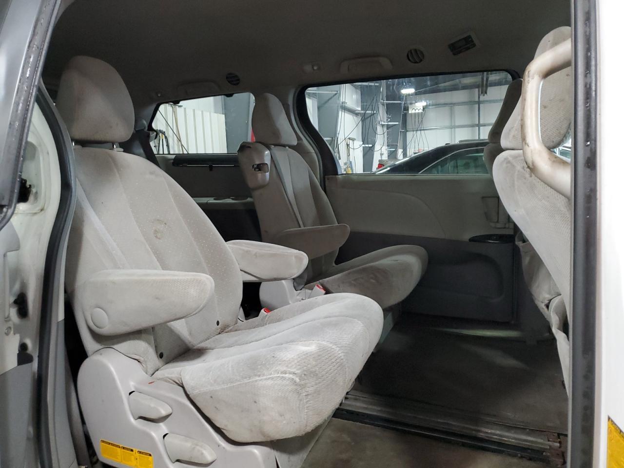 2014 TOYOTA SIENNA