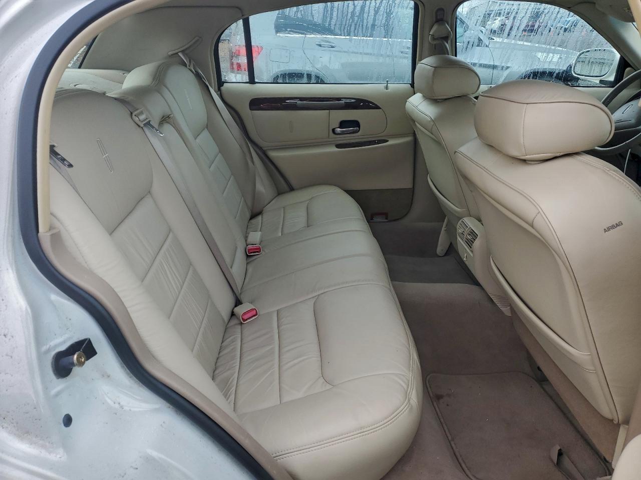 2000 LINCOLN Town Car