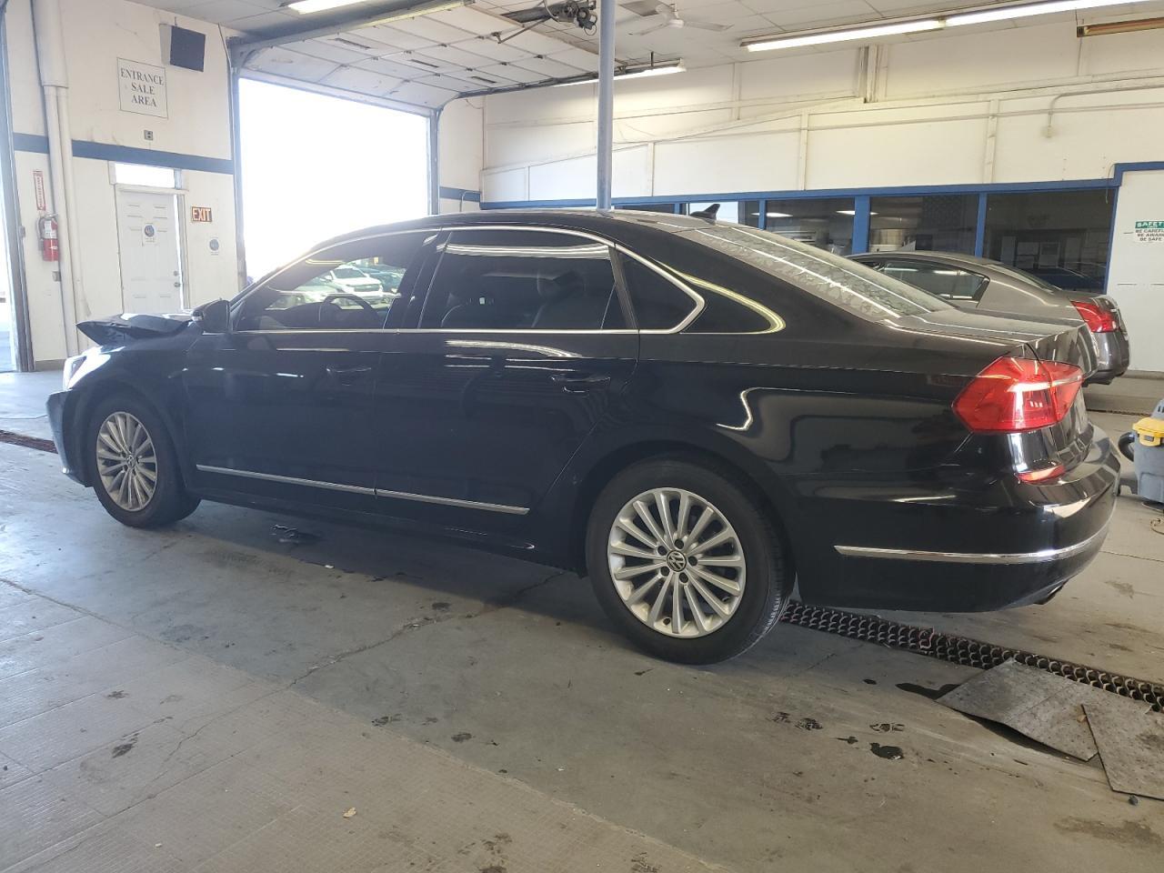 2016 VOLKSWAGEN Passat