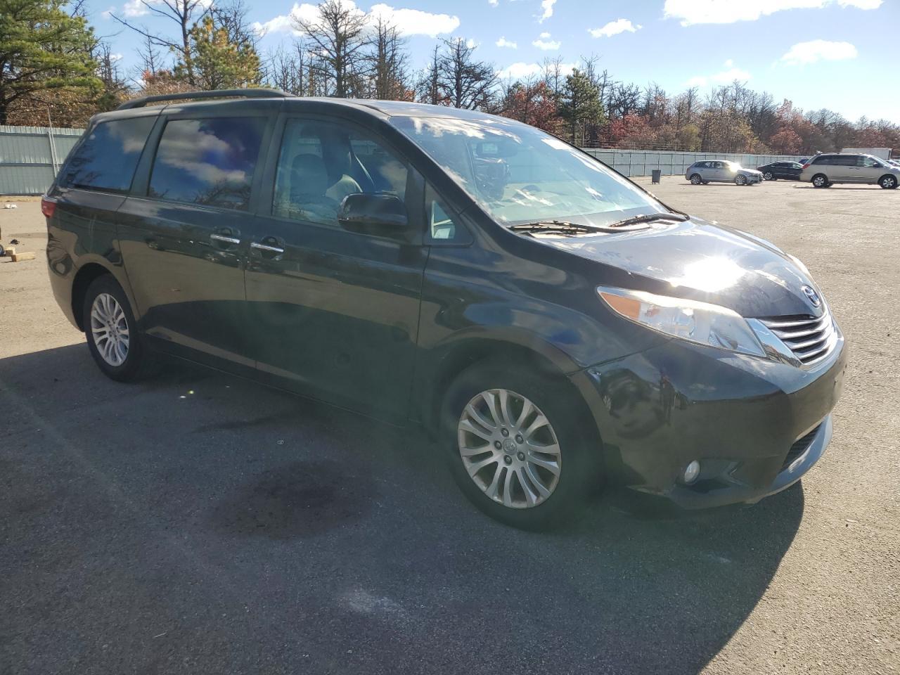 2017 TOYOTA SIENNA