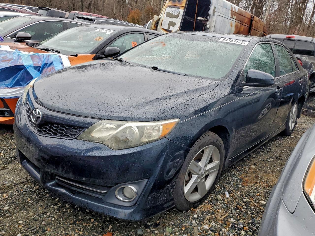 2014 TOYOTA CAMRY
