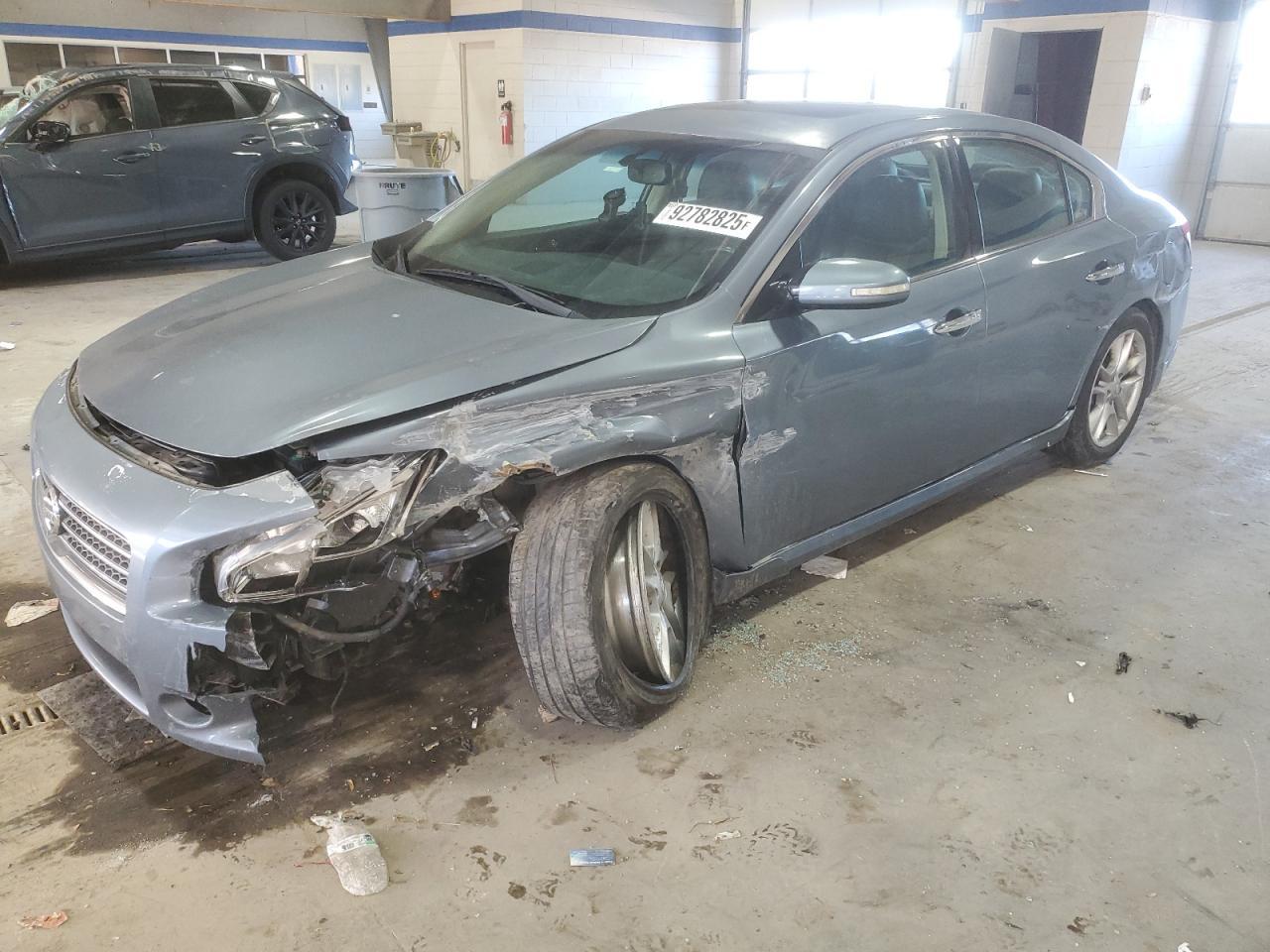 2010 NISSAN Maxima