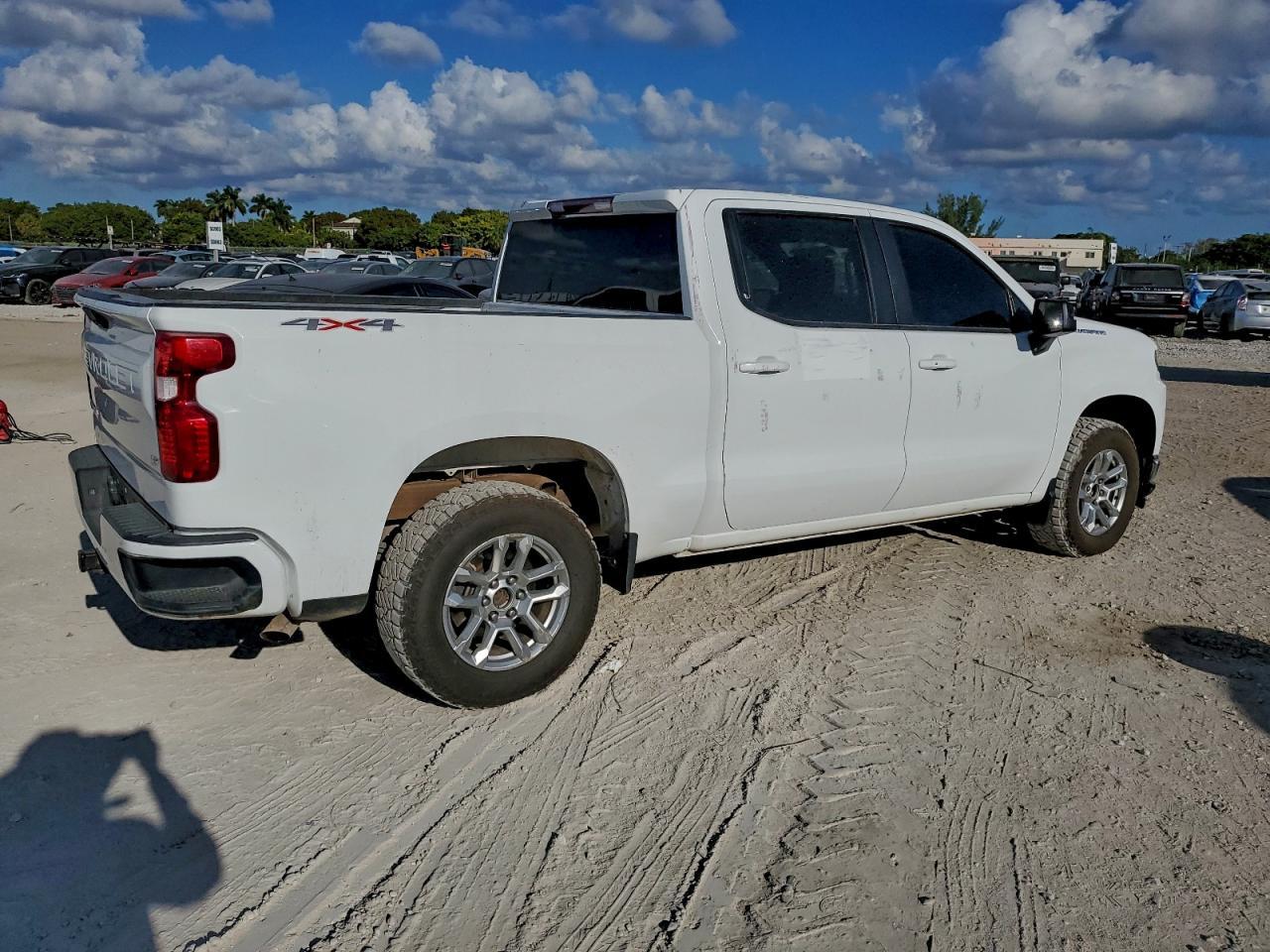 2023 CHEVROLET Silverado