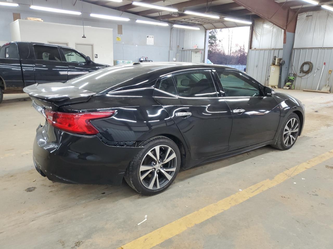 2017 NISSAN Maxima