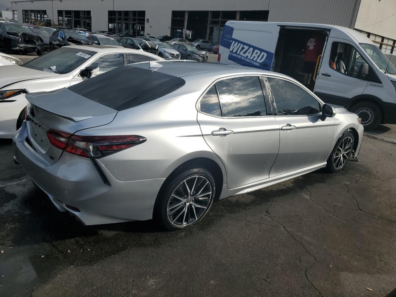 2024 TOYOTA CAMRY