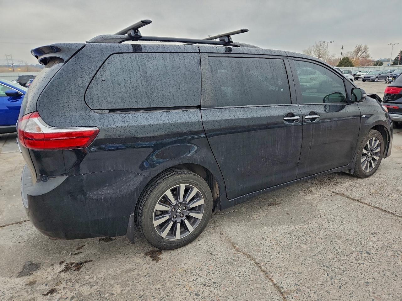 2018 TOYOTA SIENNA